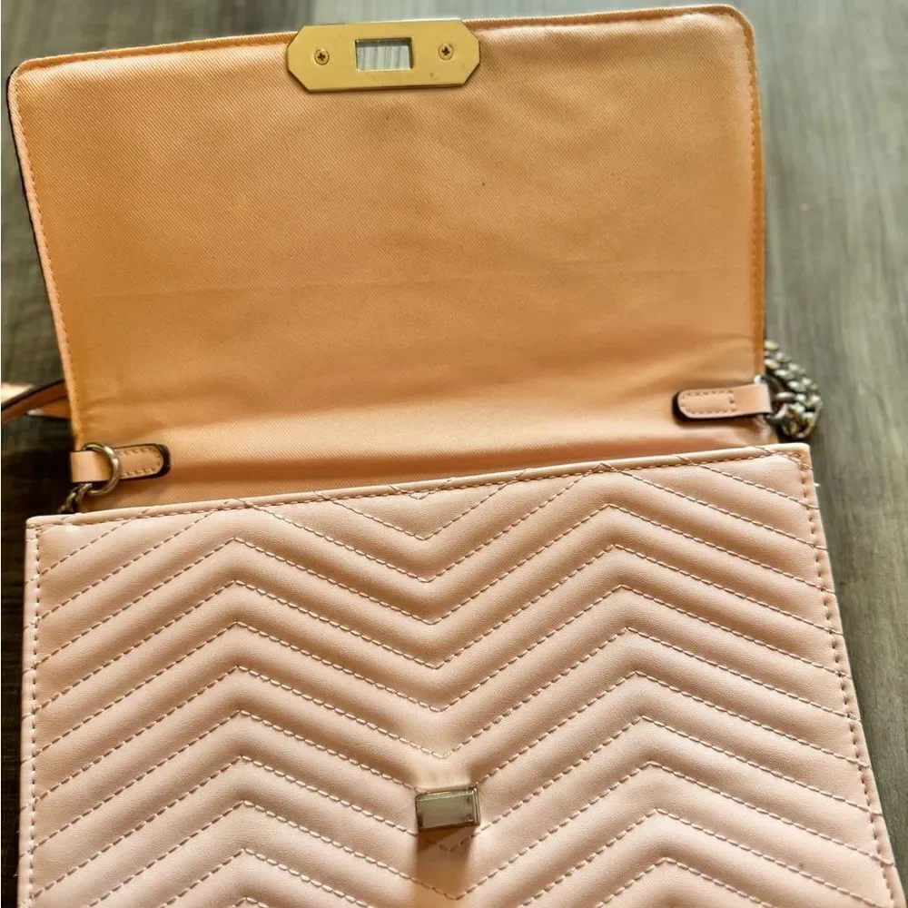 Pink Purse - Picture 4 of 4